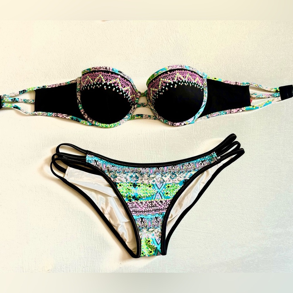 Swimsuit two-piece strapless top